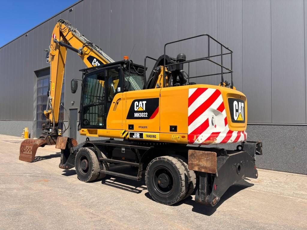 2017 Caterpillar MH3022 Material Handler