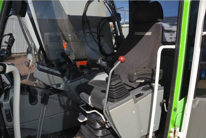 2015 Liebherr R946LC-V Crawler Excavator