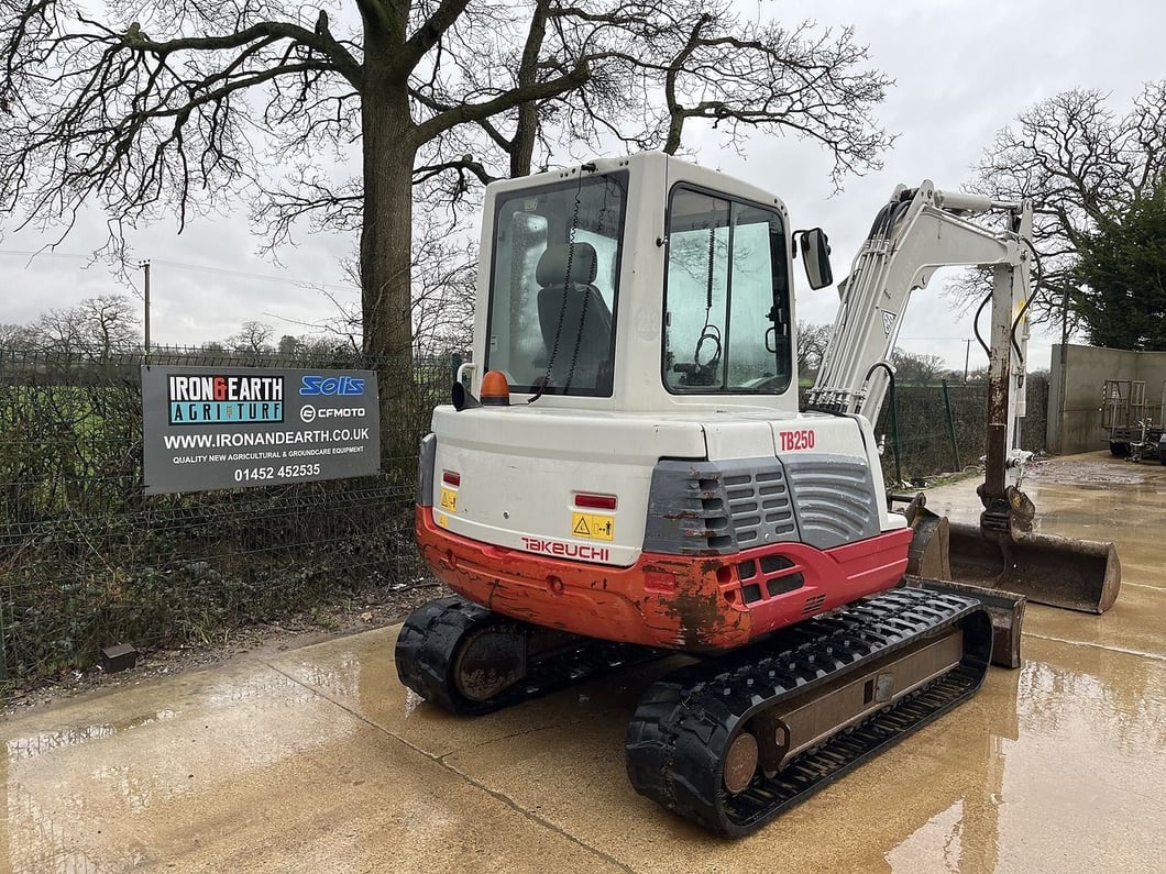 2015 Takeuchi TB250 Mini Excavator