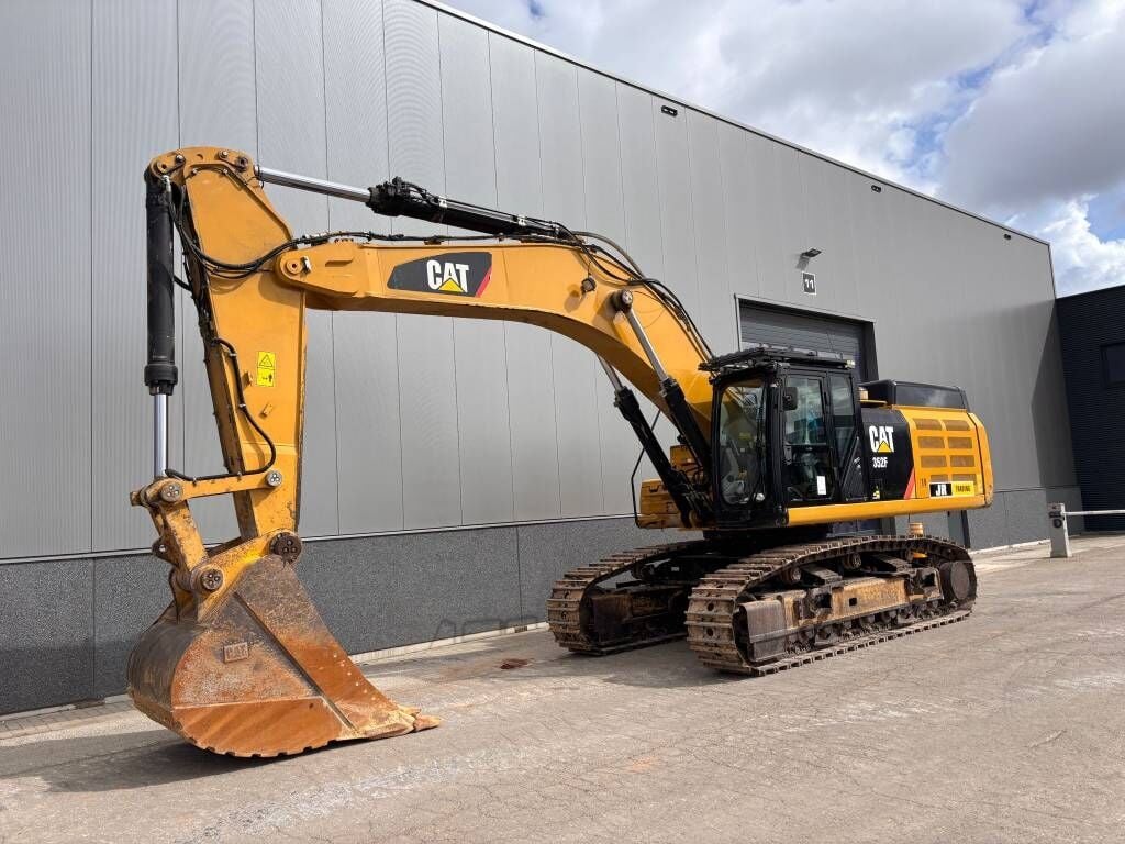 2017 Caterpillar 352F Crawler Excavator