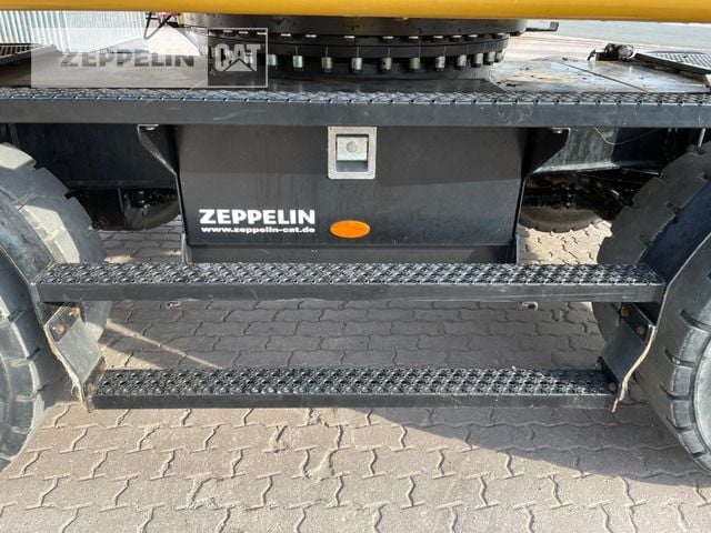 2021 Caterpillar MH3022-06C Material Handler
