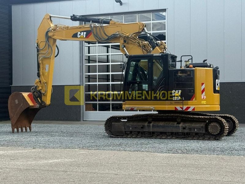 2017 Caterpillar 325FL Crawler Excavator