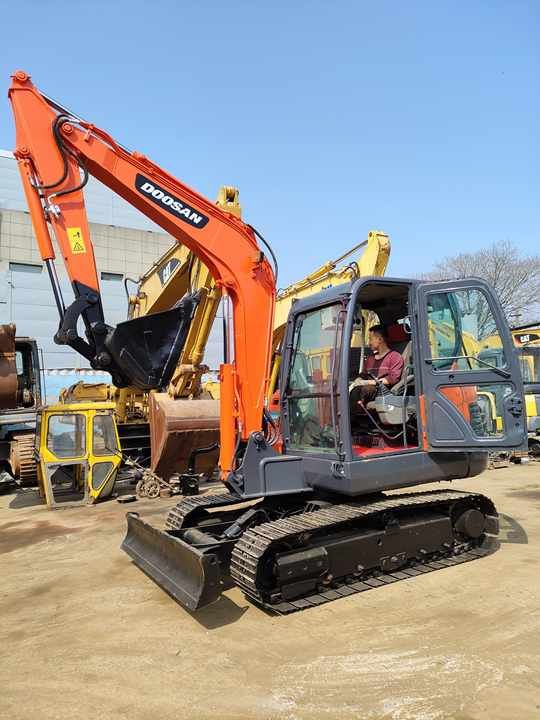 2022 Doosan DH60-7 Crawler Excavator