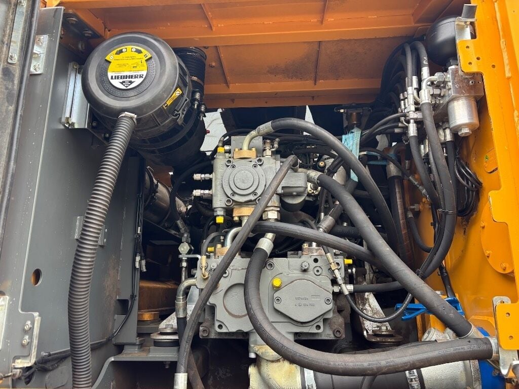 2015 Liebherr LH40 Material Handler