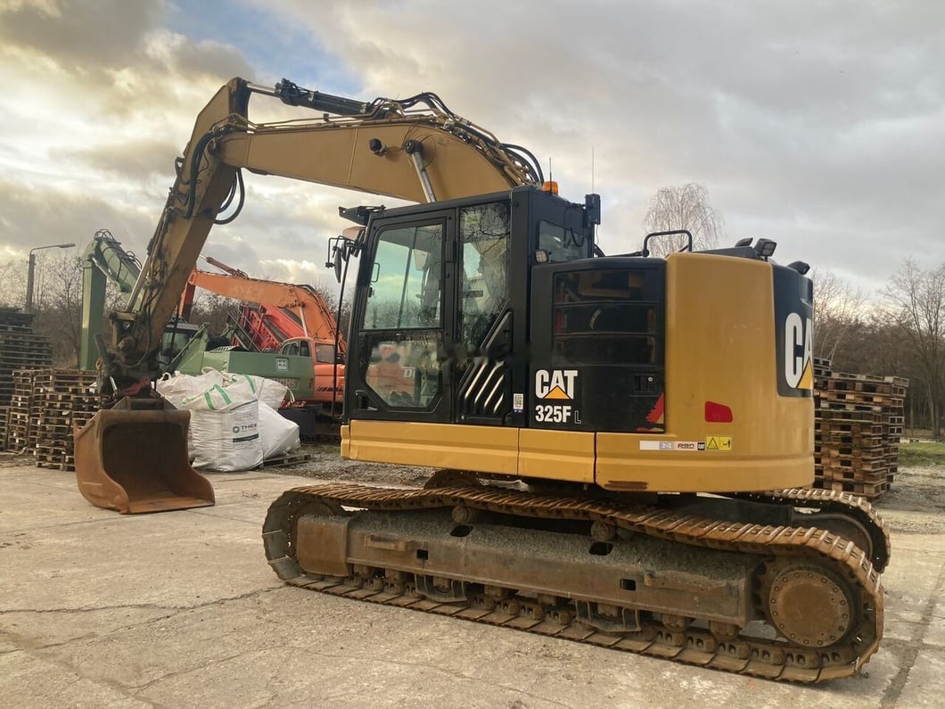2018 Caterpillar 325FL Crawler Excavator
