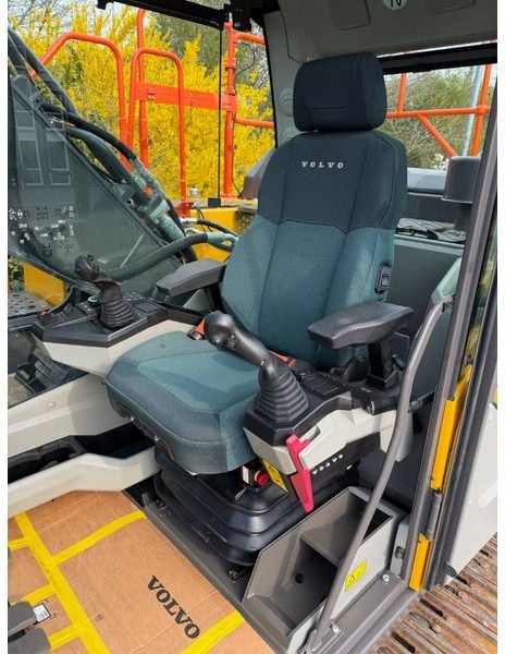 2025 Volvo EC230FL5 Crawler Excavator