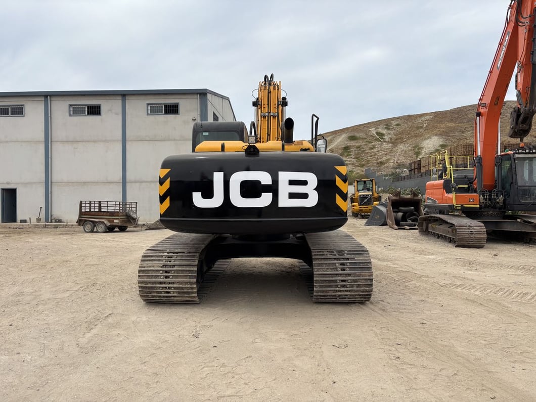 2015 JCB JS220LC Crawler Excavator