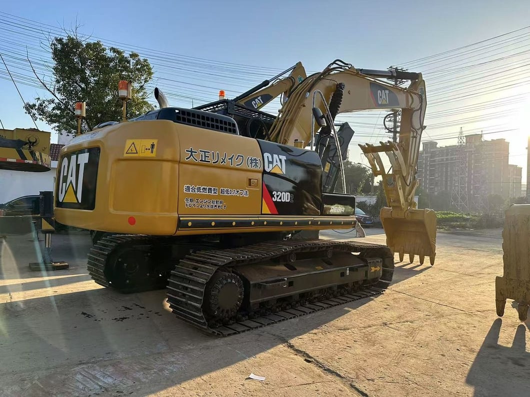 2015 Caterpillar 320D2 Crawler Excavator