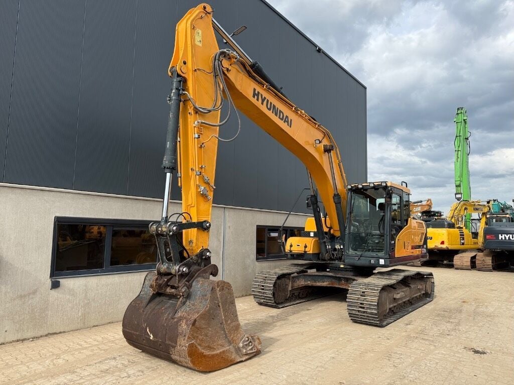 2019 Hyundai HX220L Crawler Excavator