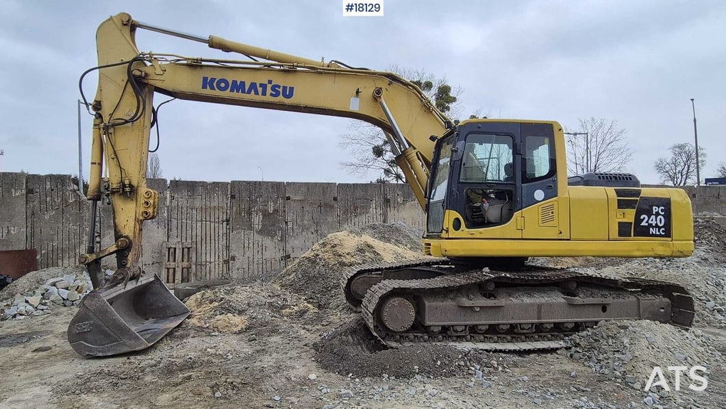 2006 Komatsu PC240LC-8 Crawler Excavator