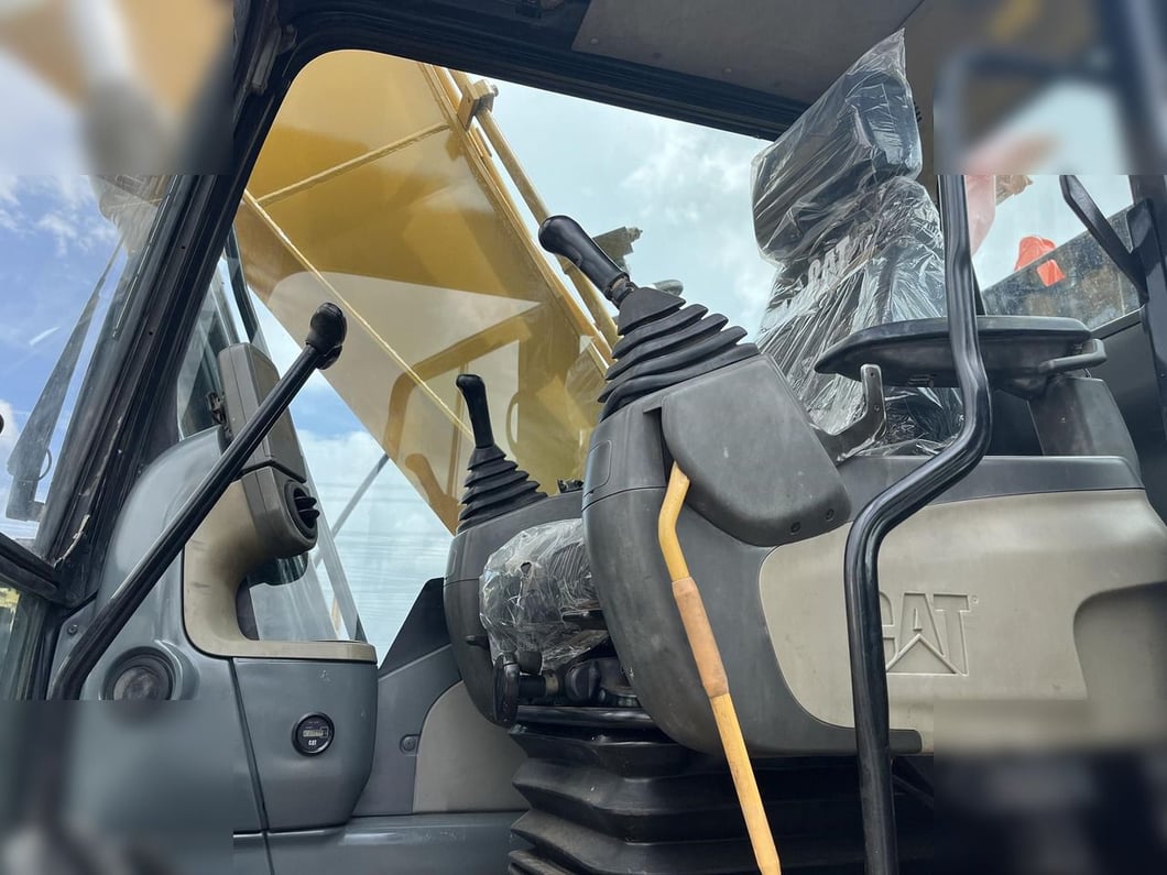 2022 Caterpillar 320D Crawler Excavator