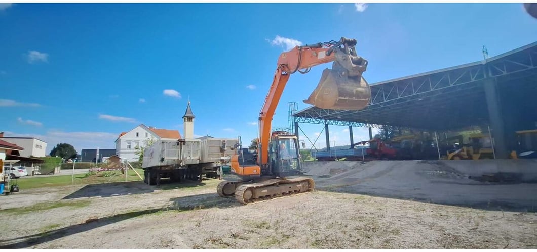 Doosan DX140LC-5 Crawler Excavator