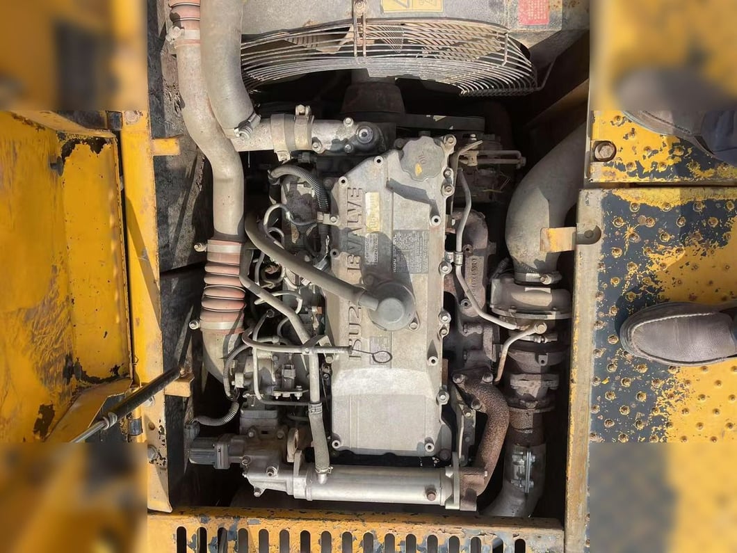 2020 JCB JS220LC Crawler Excavator