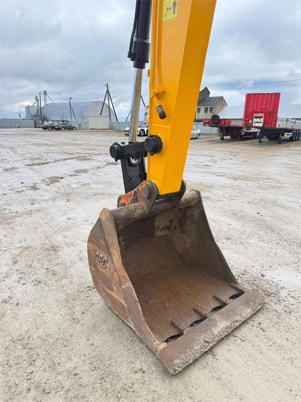 2010 JCB JS220LC Crawler Excavator
