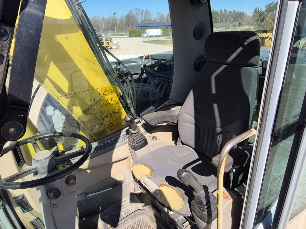 2007 New Holland MH-PLUS Wheel Excavator