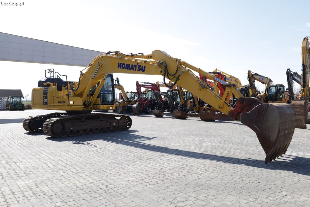 2018 Komatsu PC210LC-11 Crawler Excavator