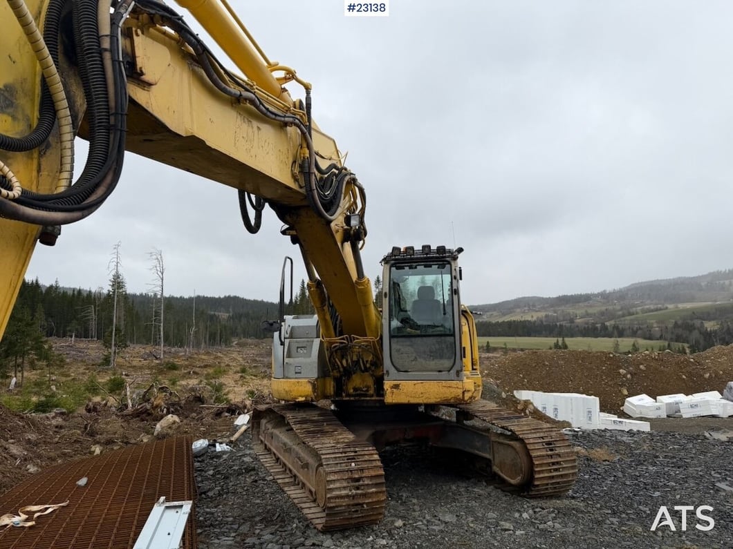 2006 New Holland E235SR Crawler Excavator