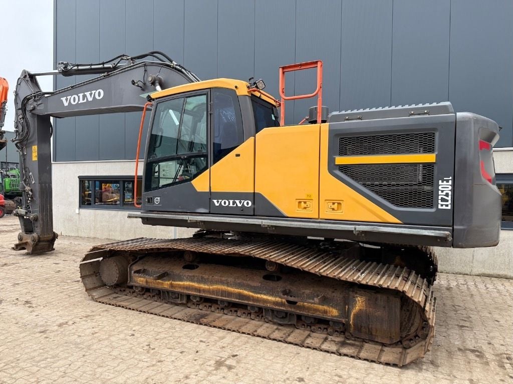 2016 Volvo EC250EL Crawler Excavator