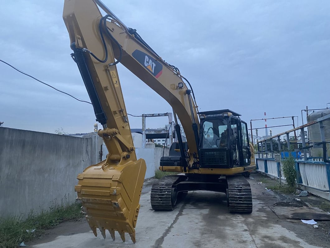 2015 Caterpillar 320D Crawler Excavator