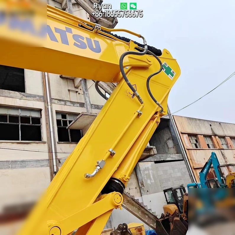 2022 Komatsu PC220-8 Crawler Excavator