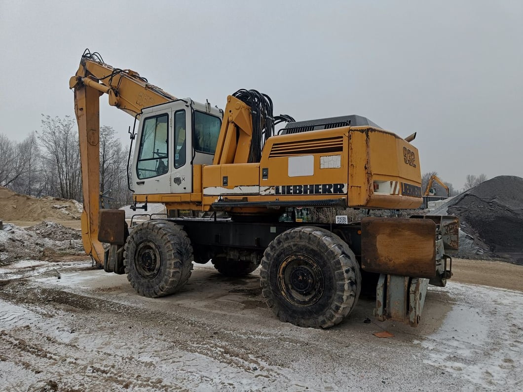 2000 Liebherr A 932 LITRONIC Material Handler