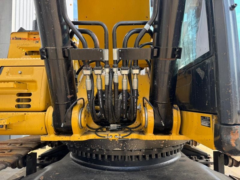 2018 Caterpillar 352F Crawler Excavator