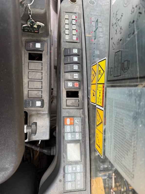 2008 Caterpillar 325D Material Handler