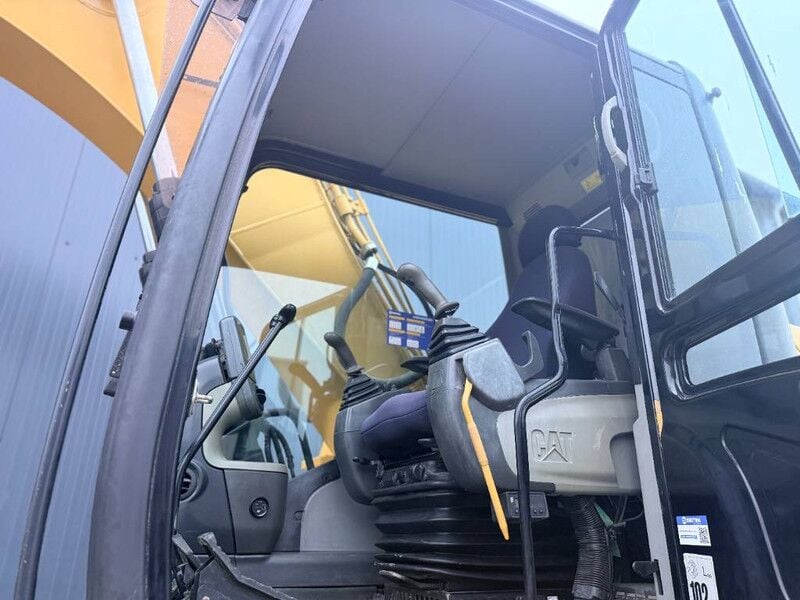 2007 Caterpillar 320DL Crawler Excavator