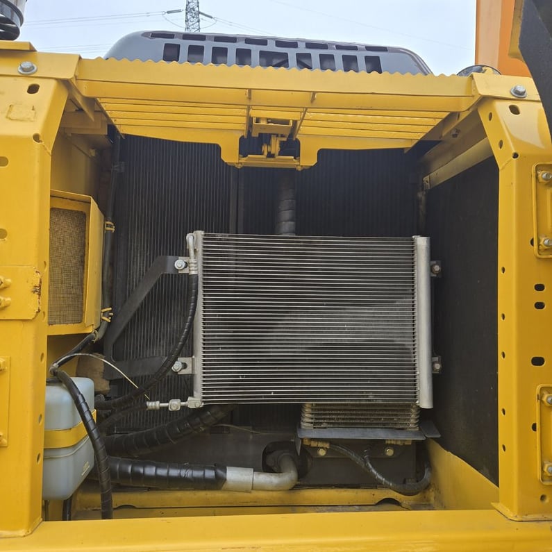 2023 Komatsu PC220-8 Crawler Excavator