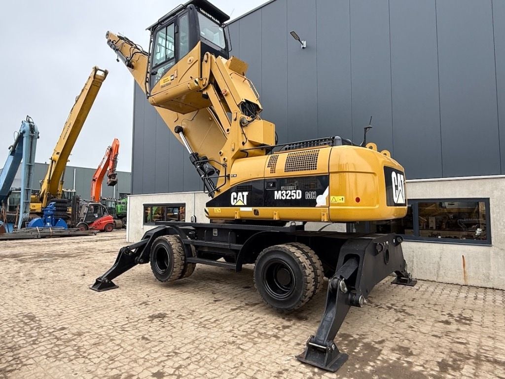 2008 Caterpillar 325D Material Handler