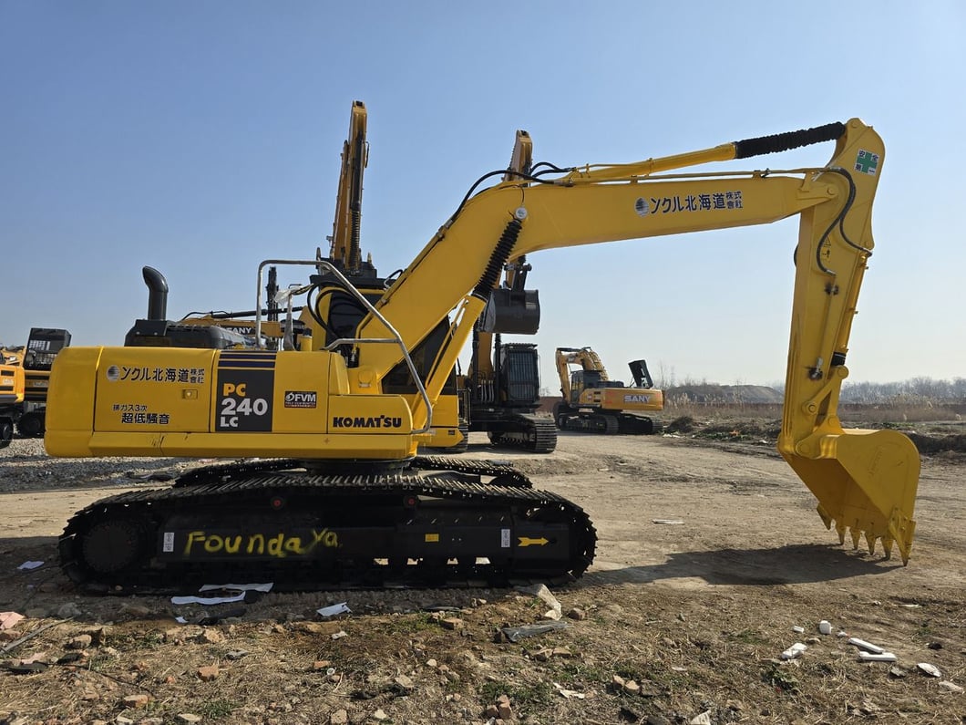 2023 Komatsu PC240-8 Crawler Excavator