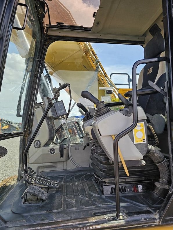 2015 Caterpillar 323EL Crawler Excavator