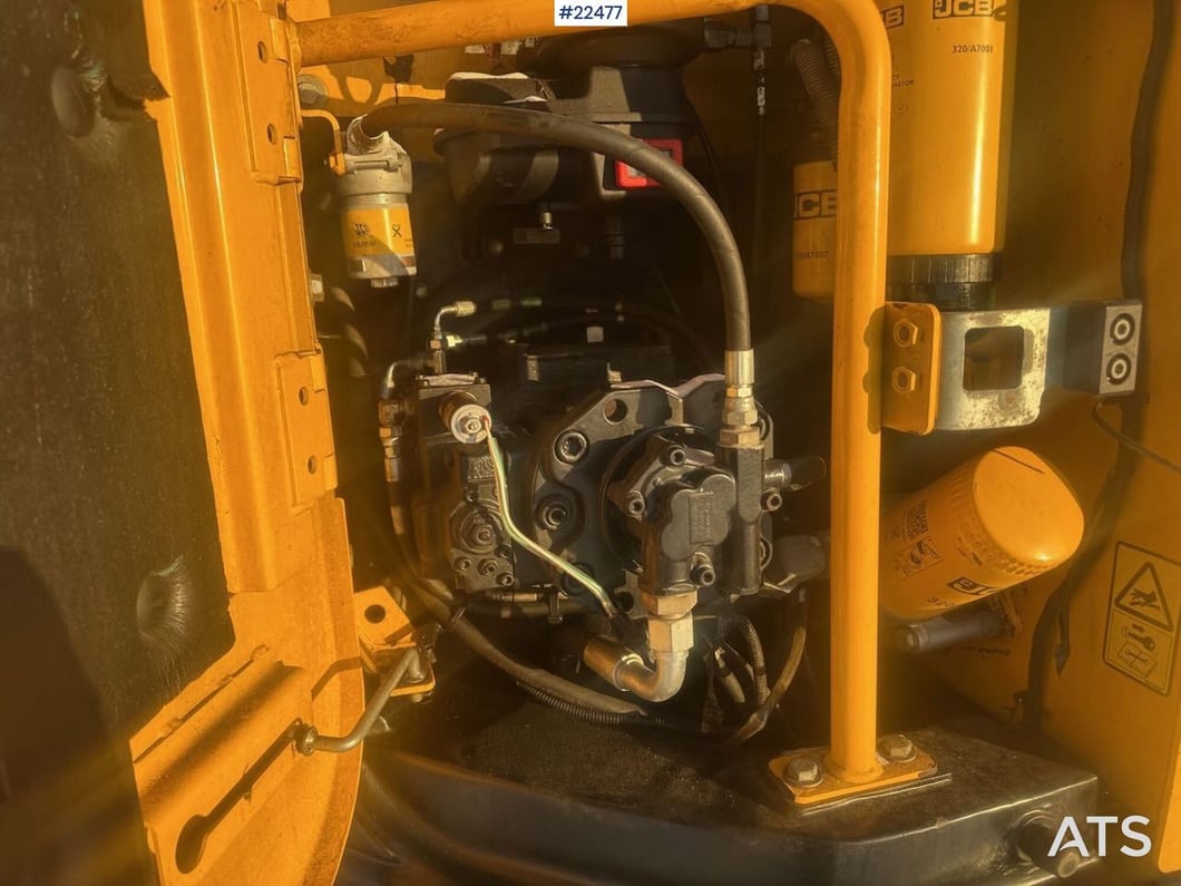 2016 JCB JZ140LC Crawler Excavator