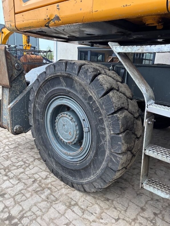 2015 Liebherr LH40 Material Handler