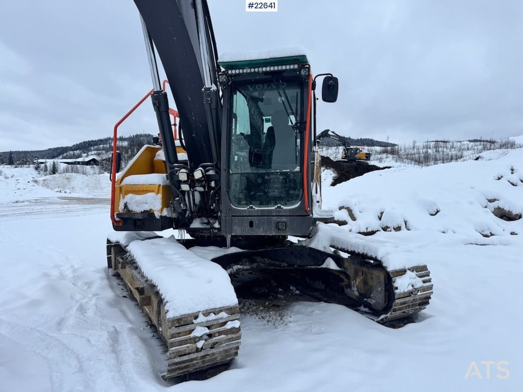 2016 Volvo EC220EL Crawler Excavator