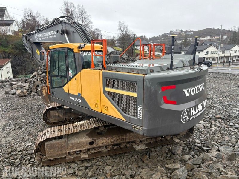 2015 Volvo EC250EL Crawler Excavator
