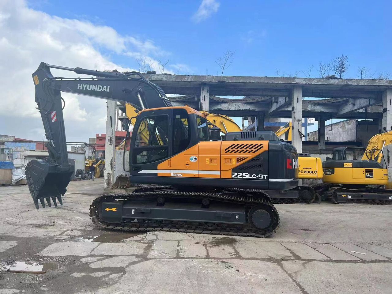 2019 Hyundai R225LC-9T Crawler Excavator