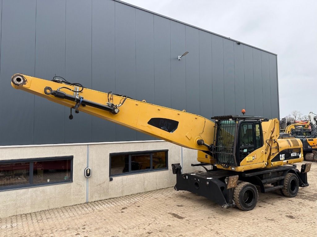 2008 Caterpillar 325D Material Handler