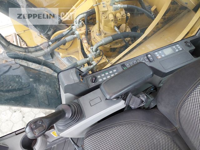 2019 Caterpillar 390FL Crawler Excavator