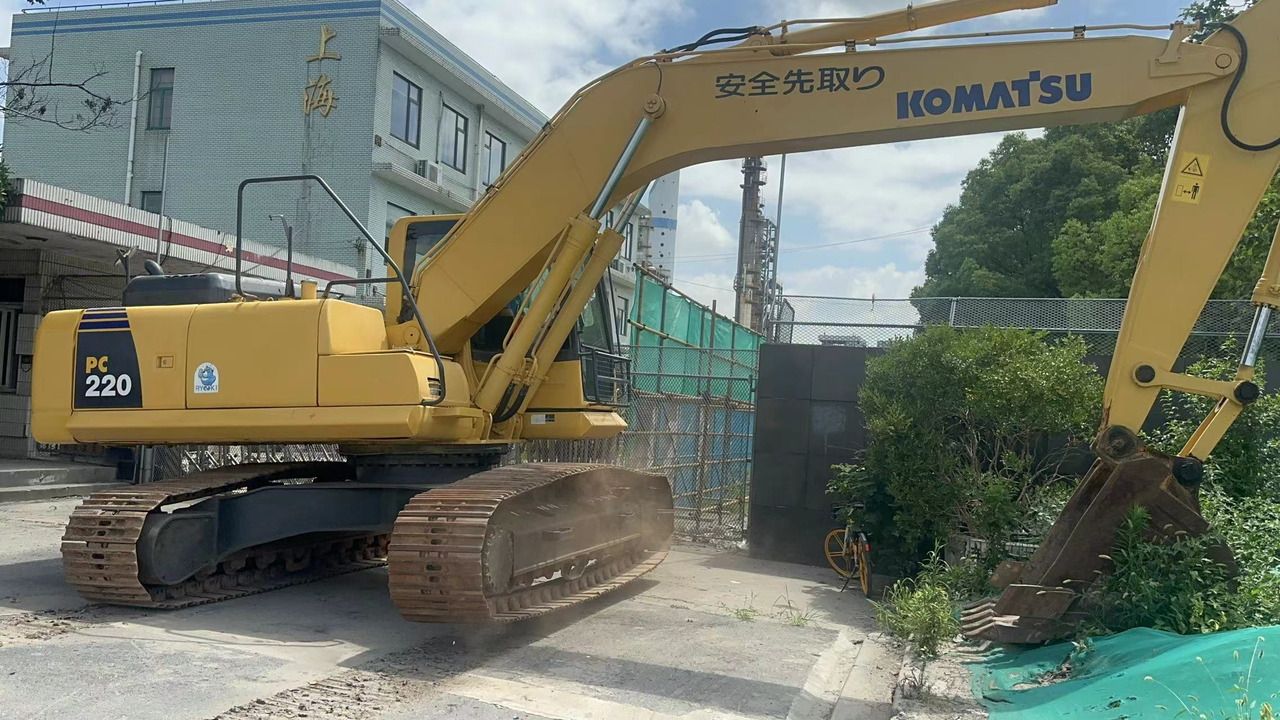 2016 Komatsu PC220-8 Crawler Excavator