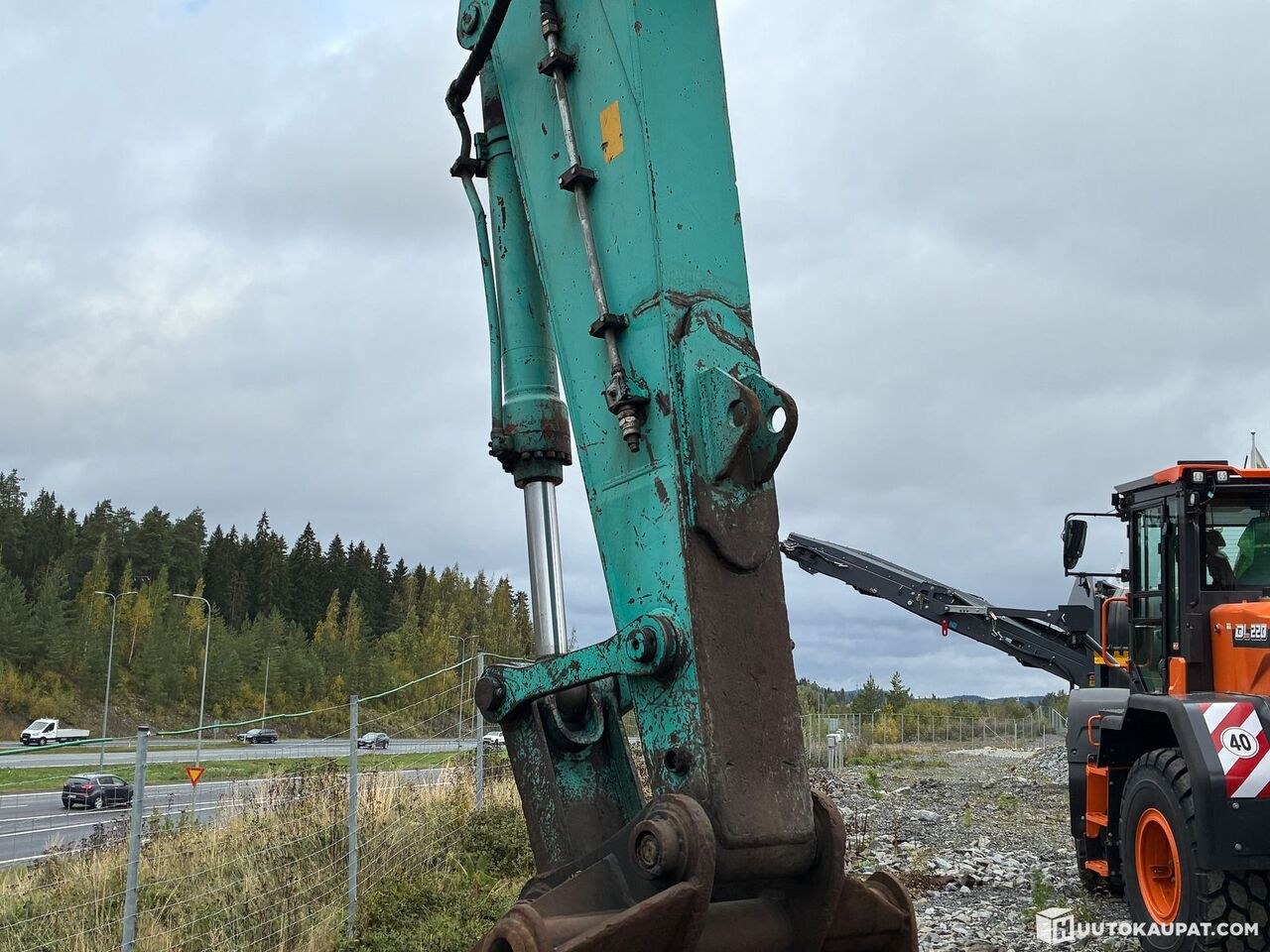 2002 Kobelco SK330LC-6E Crawler Excavator