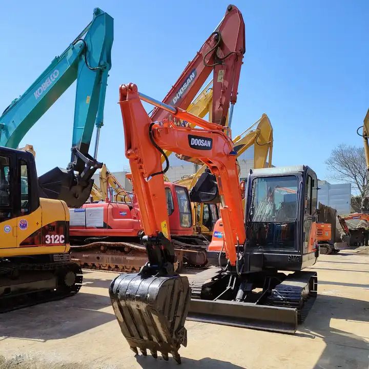 2018 Doosan DX225 Crawler Excavator