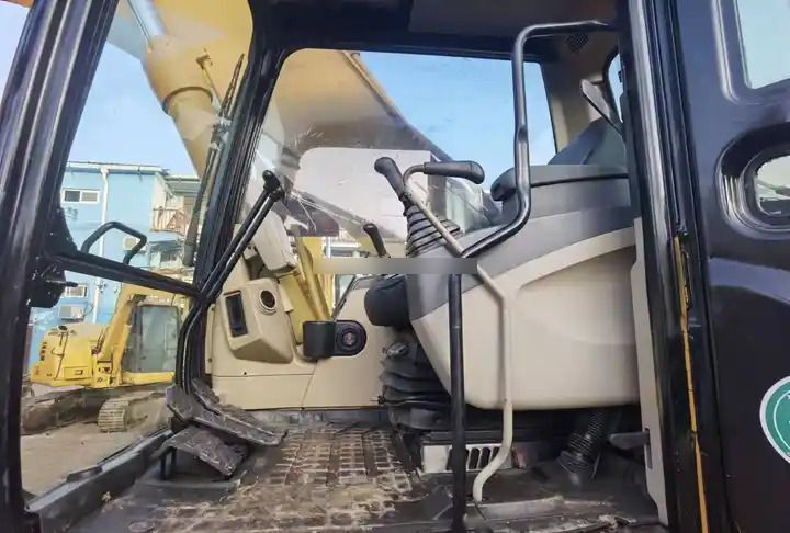 2016 Caterpillar 330C crawler excavator interior view
