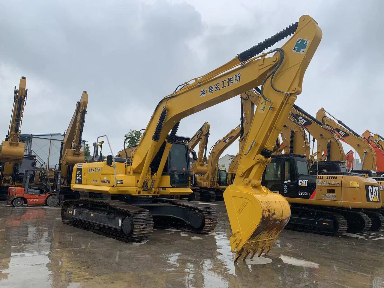 2023 Komatsu PC240-8 Crawler Excavator