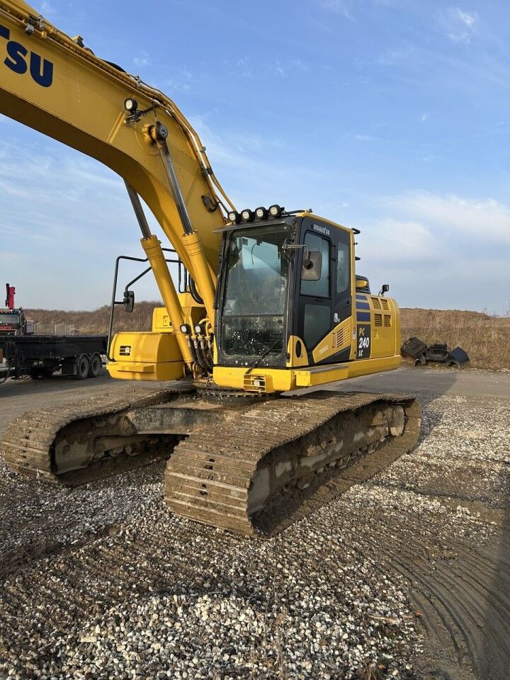 2021 Komatsu PC240LC-11 Crawler Excavator