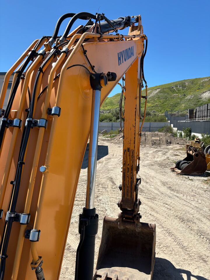 2019 Hyundai HX220L Crawler Excavator