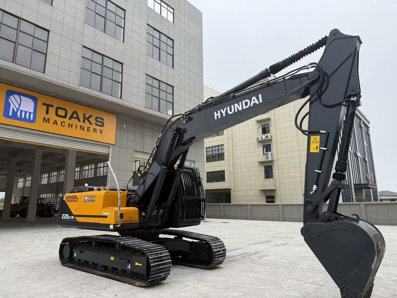 2023 Hyundai R220LC-9S Crawler Excavator
