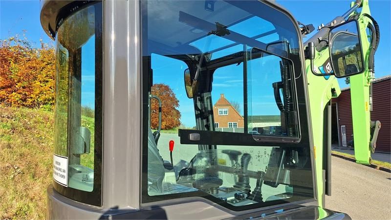 XCMG XE27CR-EV Mini Excavator