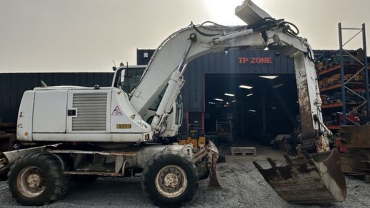 2005 CASE WX165 Wheel Excavator