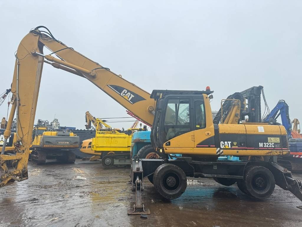 2005 Caterpillar M322C Material Handler
